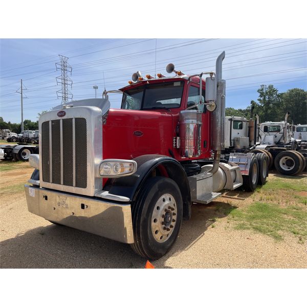2011 PETERBILT 388 Day Cab Truck