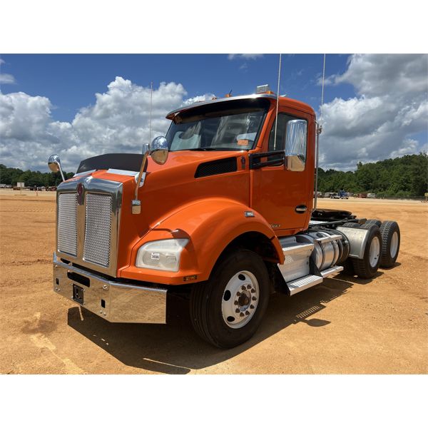 2020 KENWORTH T880 Day Cab Truck