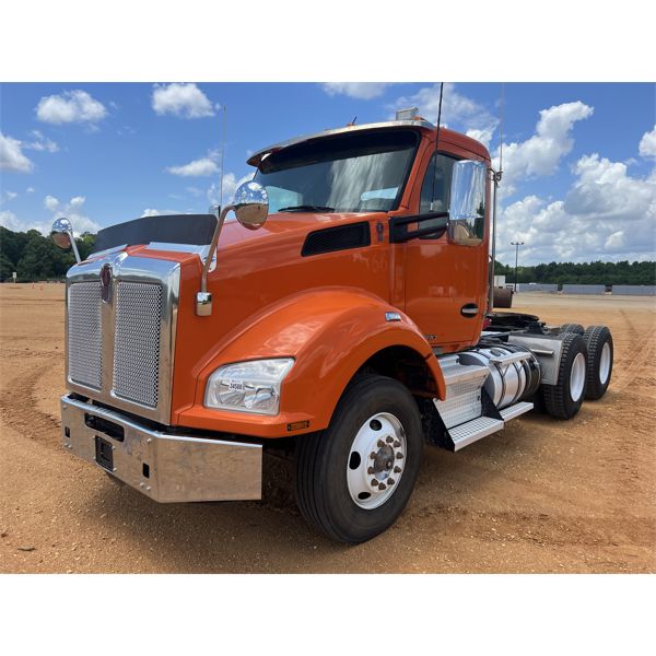 2020 KENWORTH T880 Day Cab Truck