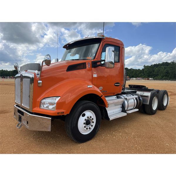 2019 KENWORTH T880 Day Cab Truck