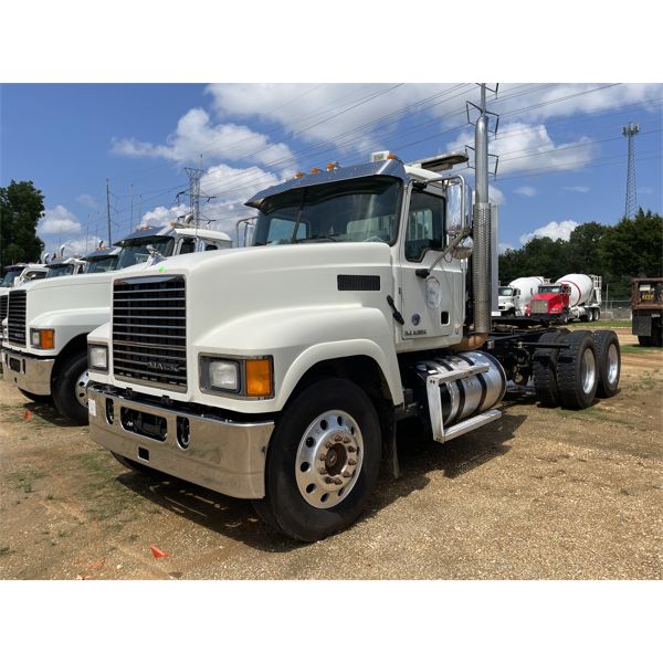 2016 MACK CHU613 Day Cab Truck