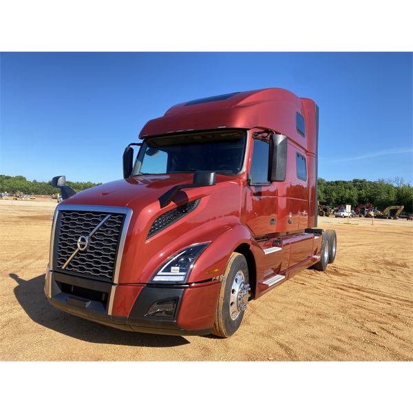 2019 VOLVO VNL860 Sleeper Truck