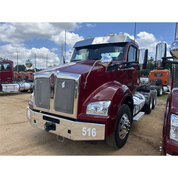 2024 KENWORTH T880 Day Cab Truck