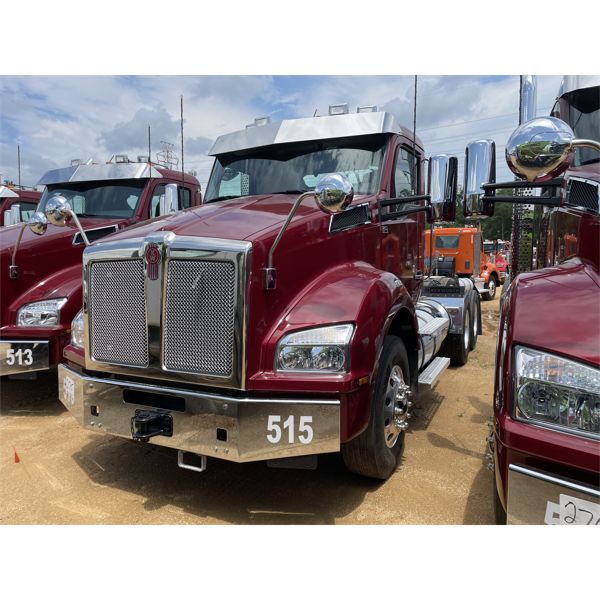 2024 KENWORTH T880 Day Cab Truck