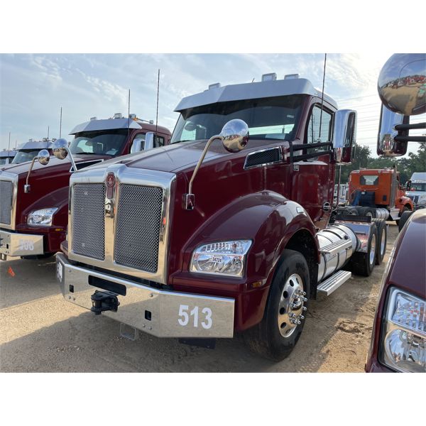 2024 KENWORTH T880 Day Cab Truck