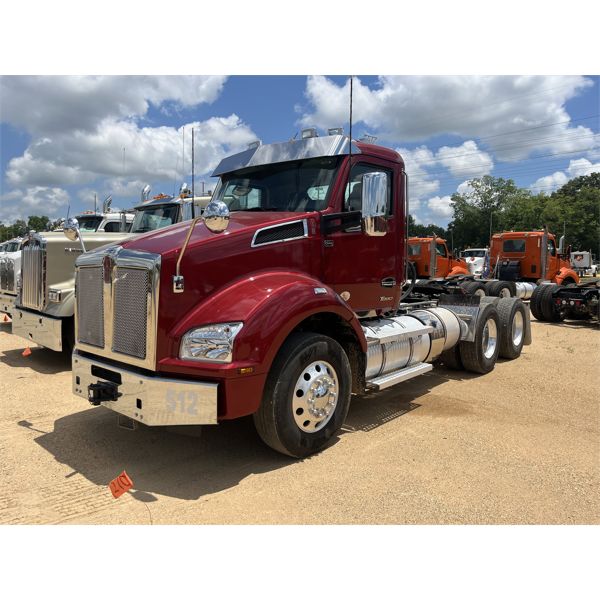 2024 KENWORTH T880 Day Cab Truck