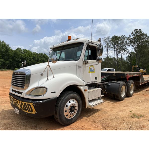 2004 FREIGHTLINER COLUMBIA Day Cab Truck
