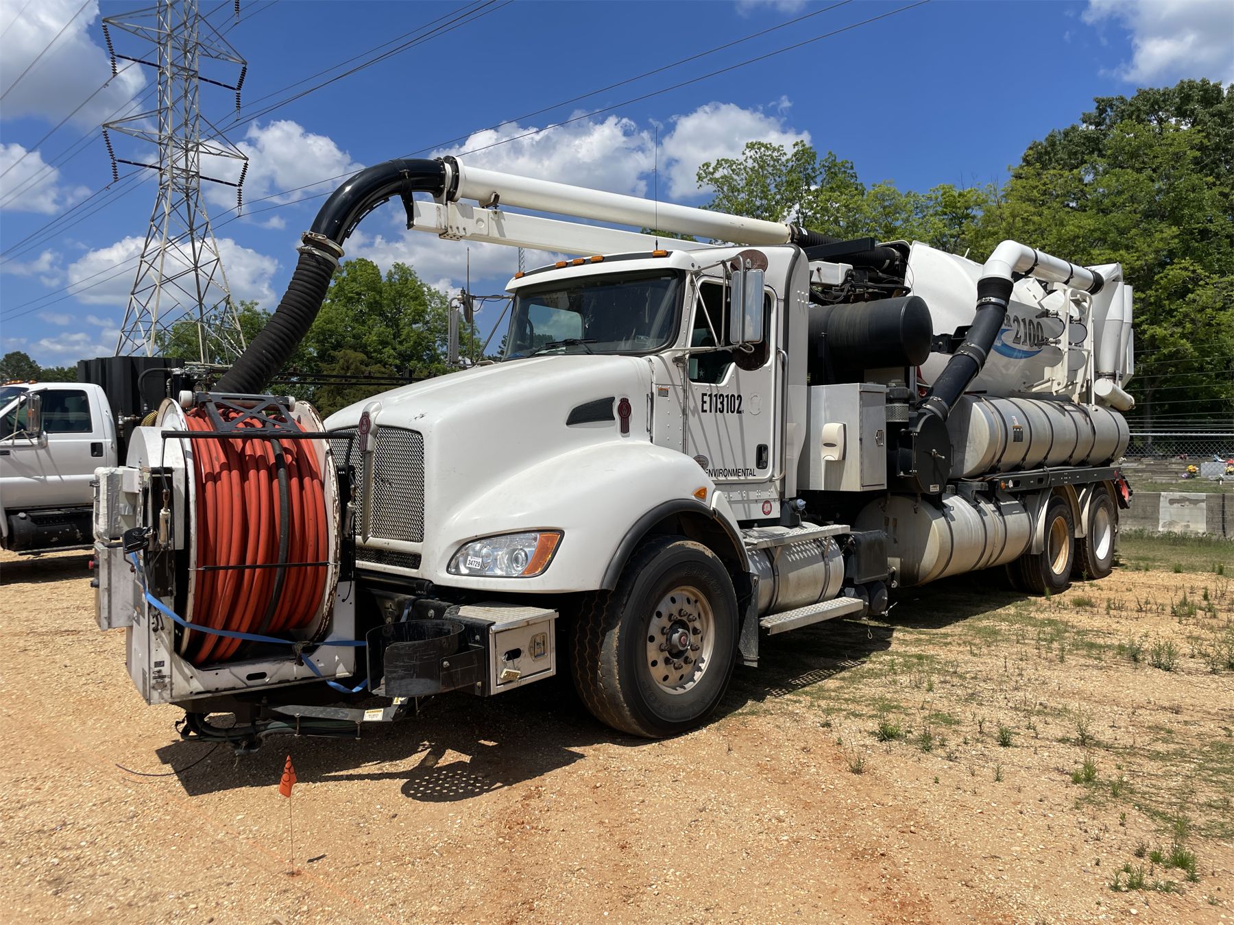 Front Rodder 2011 KENWORTH T440 Sewer Rodder Truck - J.M. Wood Auction Company, Inc.