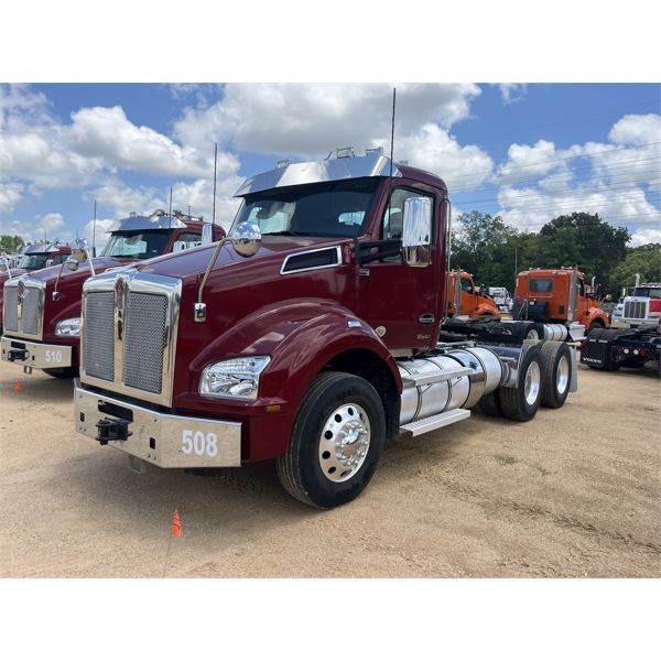 2024 KENWORTH T880 Day Cab Truck