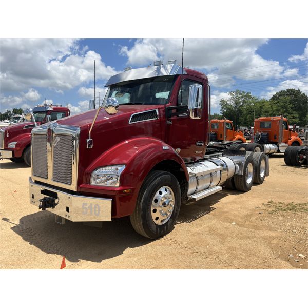 2024 KENWORTH T880 Day Cab Truck
