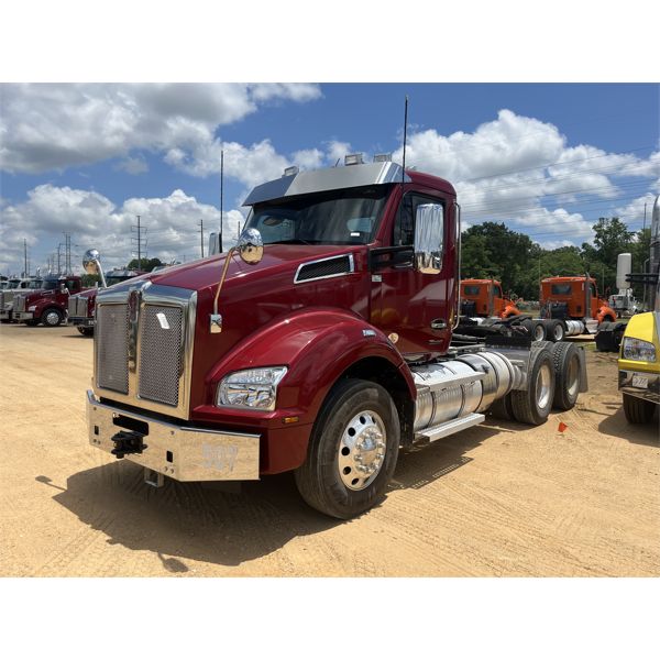 2024 KENWORTH T880 Day Cab Truck