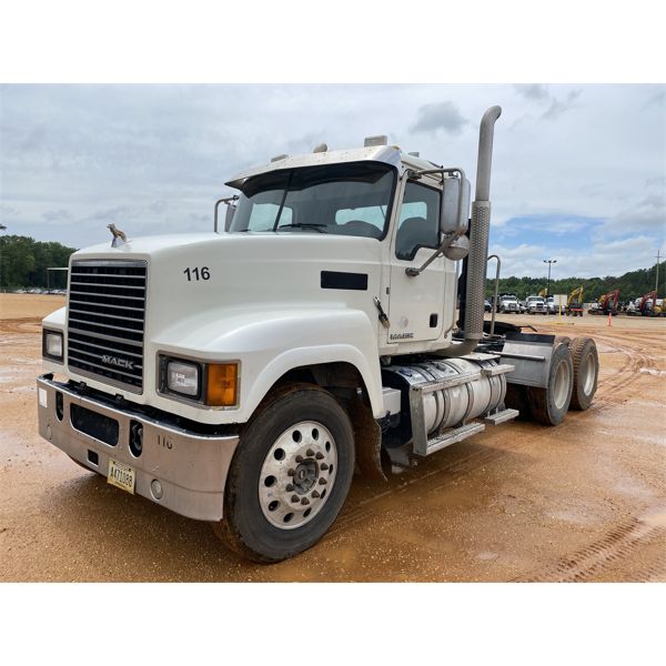 2017 MACK CHU613 Day Cab Truck