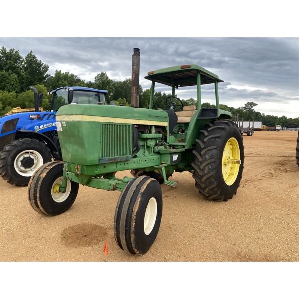 JOHN DEERE 4430 Farm Tractor