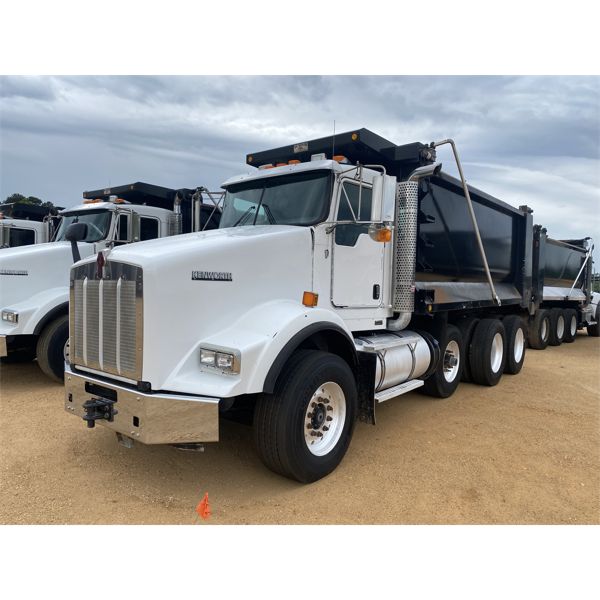 2015 KENWORTH T800 Dump Truck