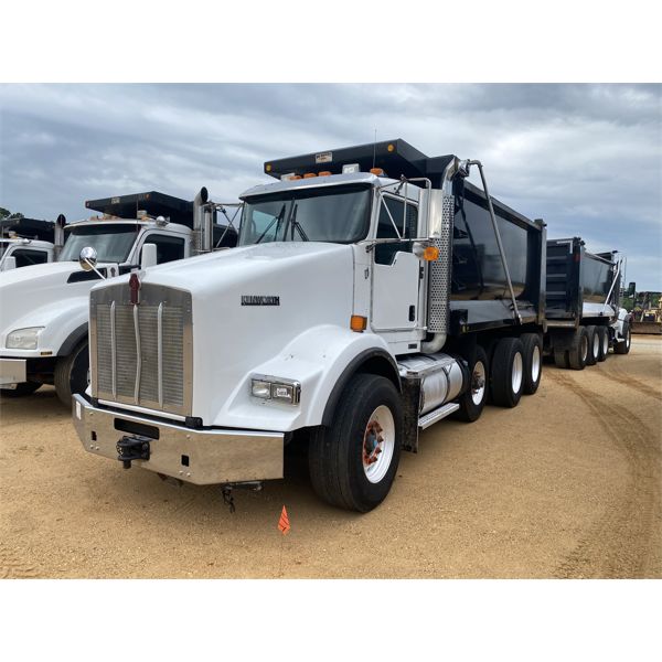 2015 KENWORTH T800 Dump Truck
