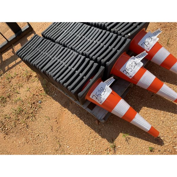 (25) SAFETY CONES