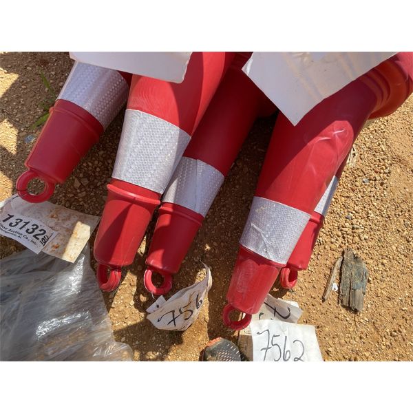 (25) SAFETY CONES