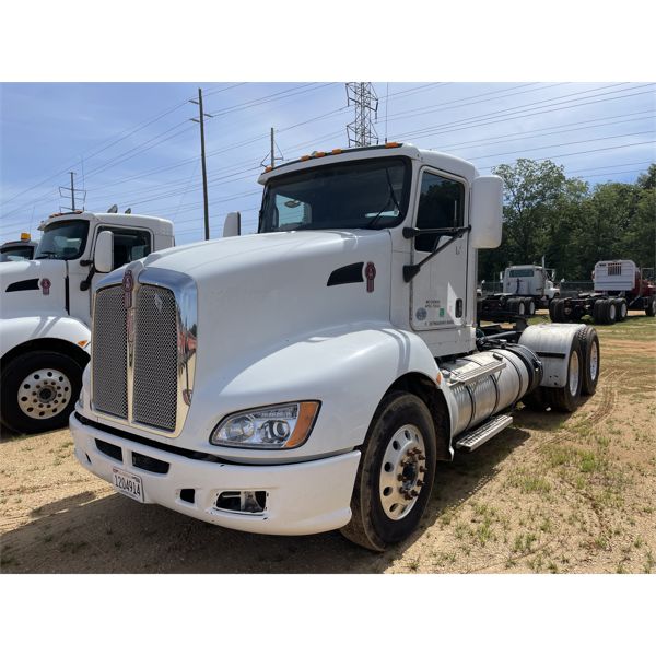 2014 KENWORTH T660 Day Cab Truck