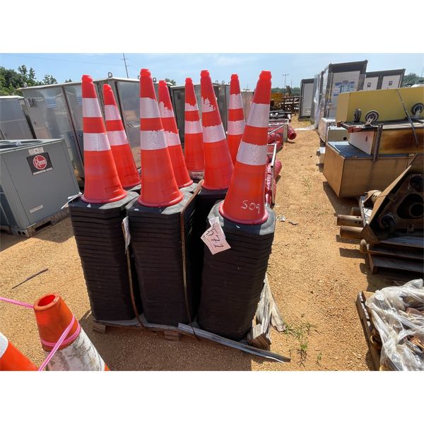 (25) SAFETY CONES