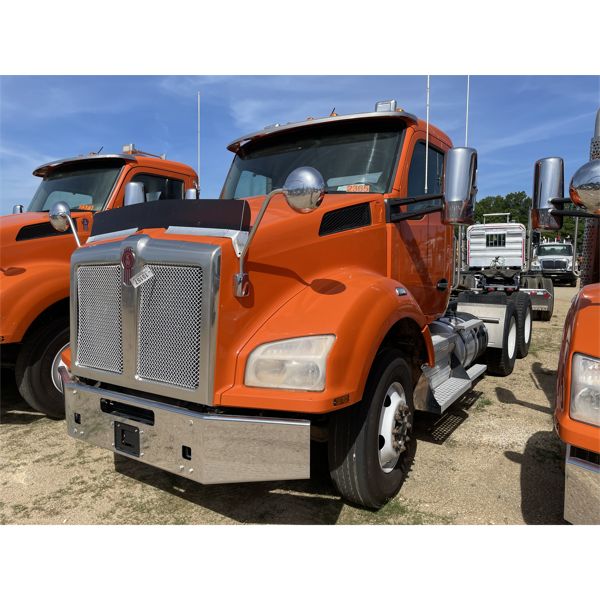 2020 KENWORTH T880 Day Cab Truck