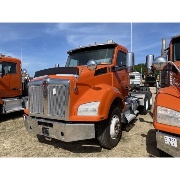 2020 KENWORTH T880 Day Cab Truck