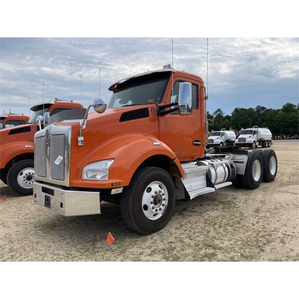 2020 KENWORTH T880 Day Cab Truck