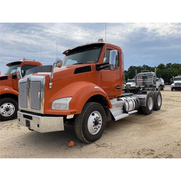 2020 KENWORTH T880 Day Cab Truck