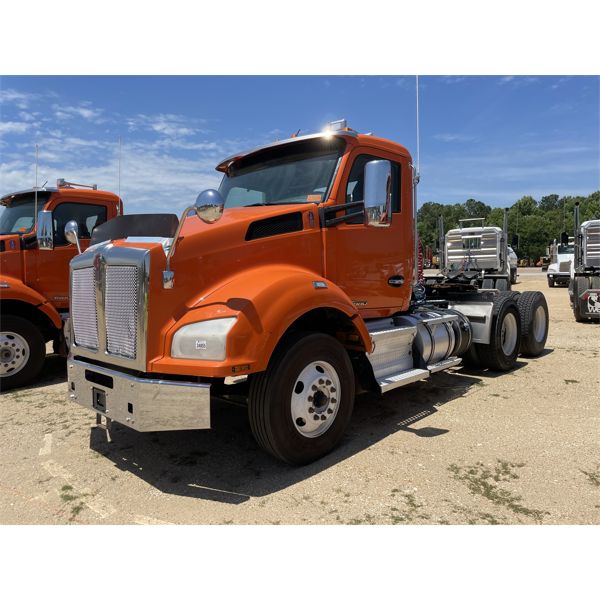 2020 KENWORTH T880 Day Cab Truck