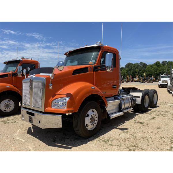 2020 KENWORTH T880 Day Cab Truck