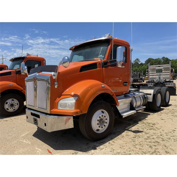 2020 KENWORTH T880 Day Cab Truck