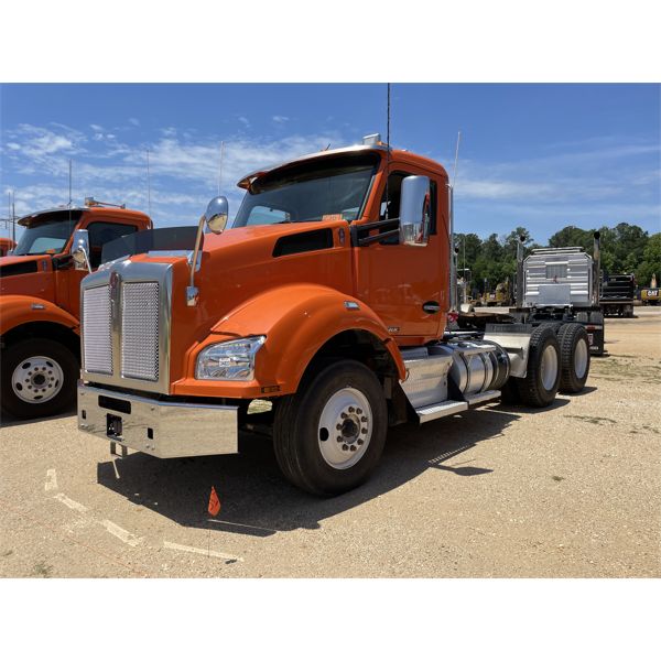 2020 KENWORTH T880 Day Cab Truck