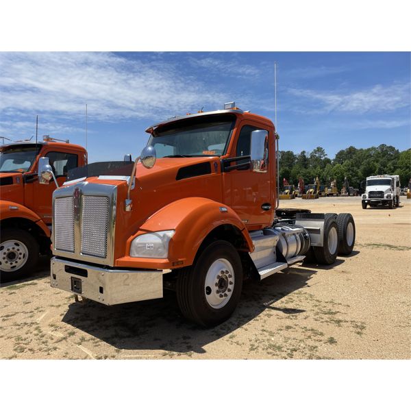 2020 KENWORTH T880 Day Cab Truck