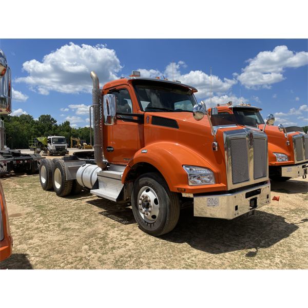 2020 KENWORTH T880 Day Cab Truck