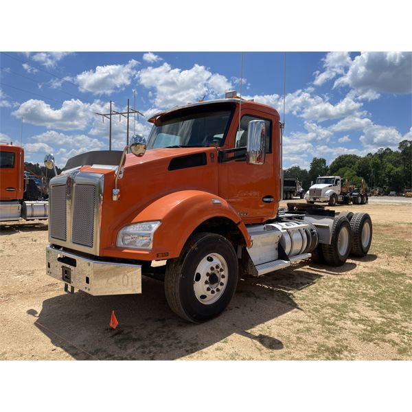 2020 KENWORTH T880 Day Cab Truck