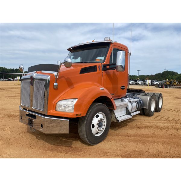 2020 KENWORTH T880 Day Cab Truck