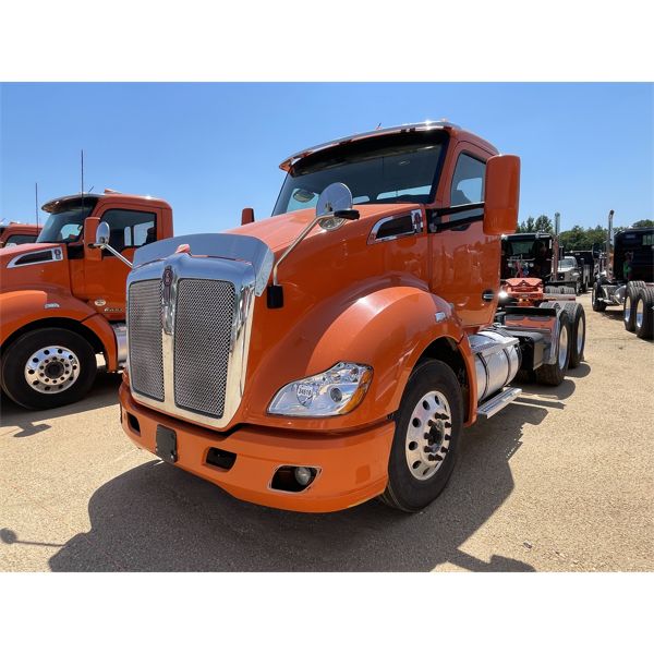 2020 KENWORTH T680 Day Cab Truck