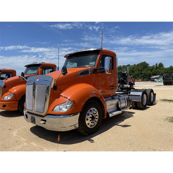 2019 KENWORTH T680 Day Cab Truck