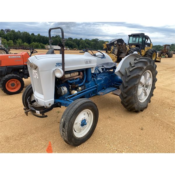 1952 FORD 800 Farm Tractor