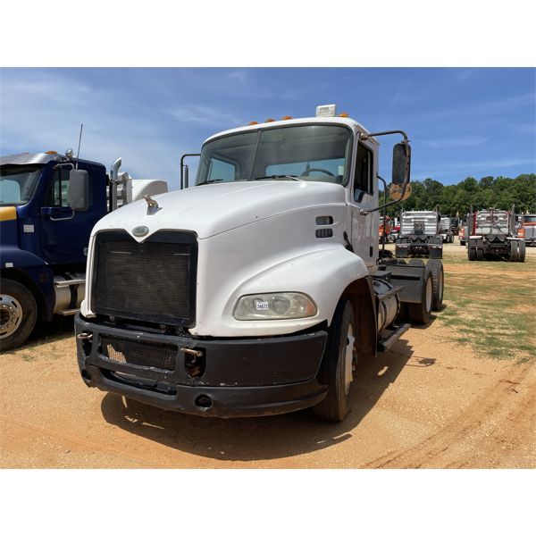 2005 MACK CXN613 Day Cab Truck
