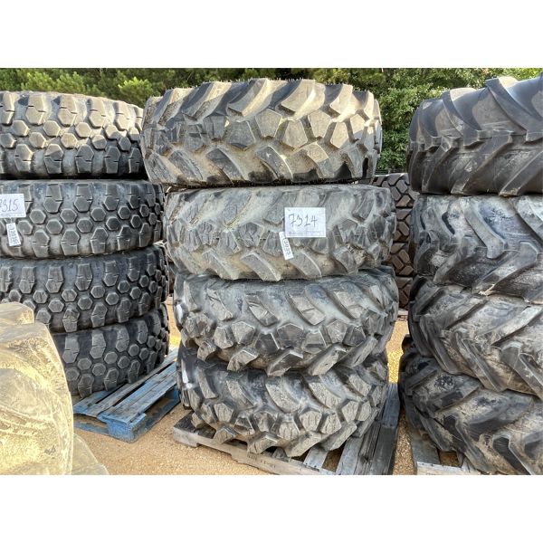 (4) 17.5-25 TIRES W/ RIMS