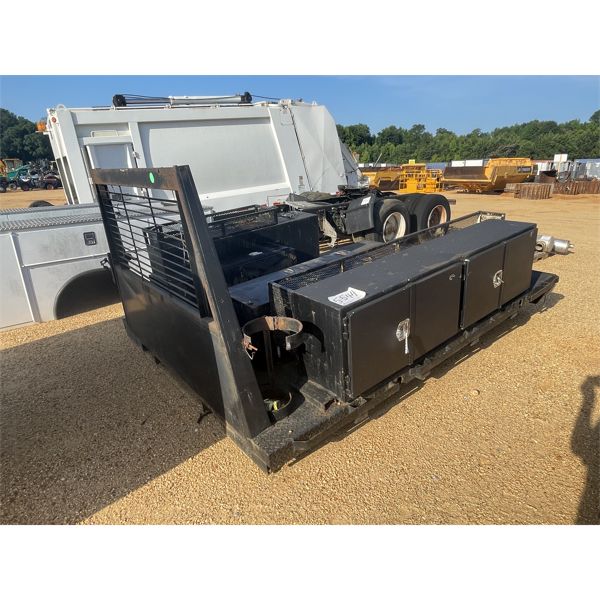 8' X 11' FLATBED W/ TOOLBOXES