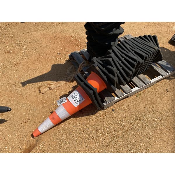 (25) SAFETY CONES