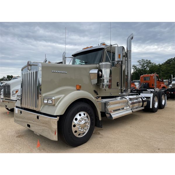 2024 KENWORTH W900 Day Cab Truck