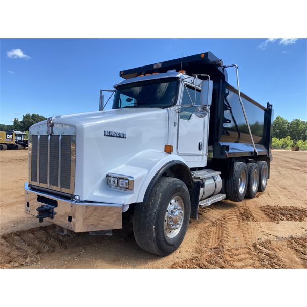 2011 KENWORTH T800 Dump Truck