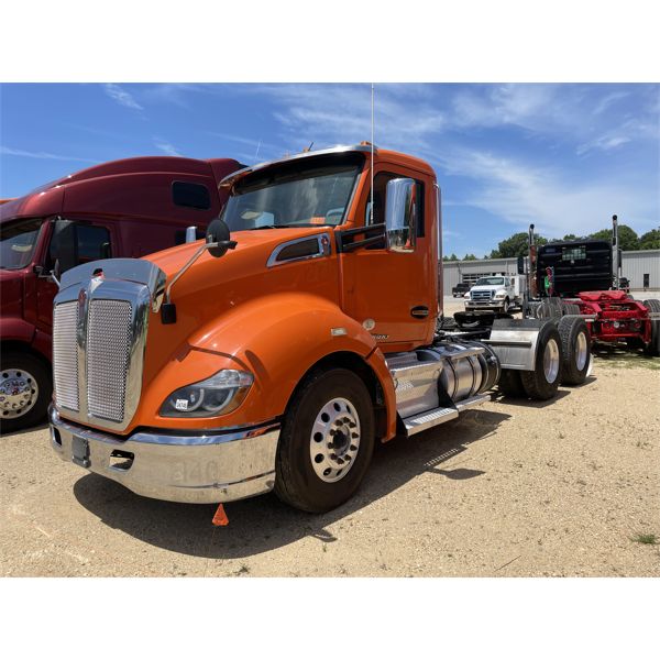 2018 KENWORTH T680 Day Cab Truck