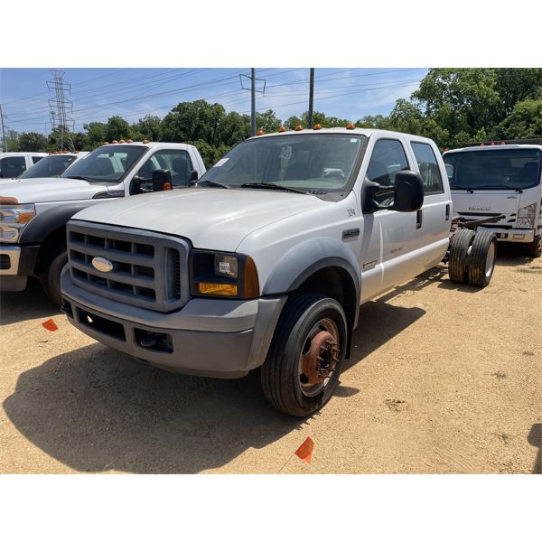 2006 FORD F450 XL Cab and Chassis Truck