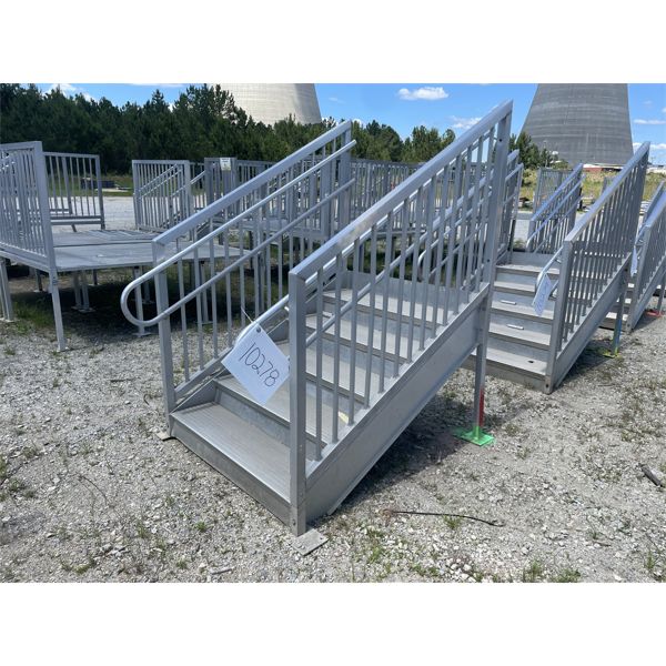 ALUMINUM STAIRS W/ PLATFORM