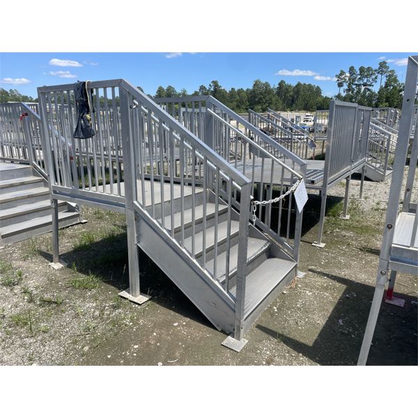ALUMINUM STAIRS W/ PLATFORM