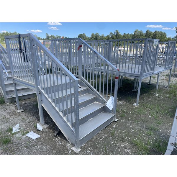 ALUMINUM STAIRS W/ PLATFORM