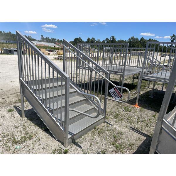 ALUMINUM STAIRS W/ PLATFORM